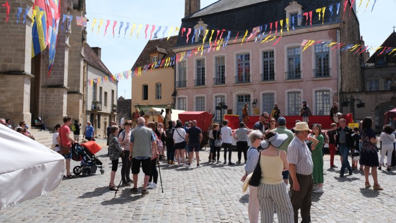 Photo de fête médiévale à Semur-en-Auxois